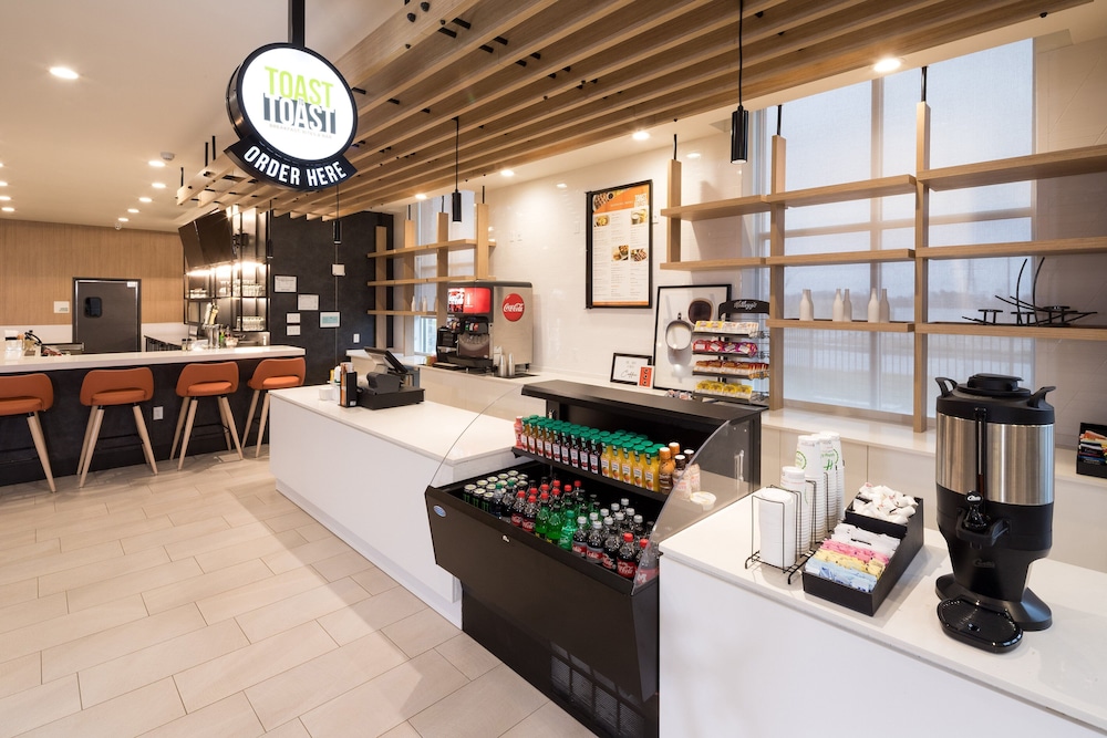 Holiday Inn & Suites Detroit Troy by IHG - photo 35