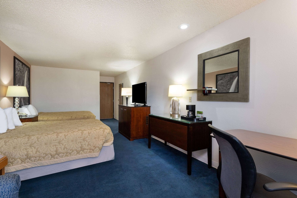 Super 8 by Wyndham Pendleton - photo 25
