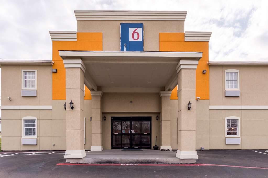 Motel 6 Jourdanton TX - photo 4