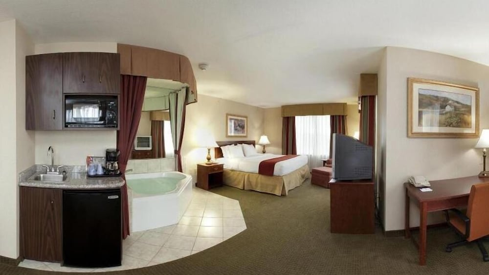 Holiday Inn Express Hotel & Suites Franklin Oil City by IHG - photo 18