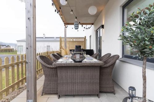 Modern Ground Floor Corner Flat with Rustic Patio — Bastad — photo 5