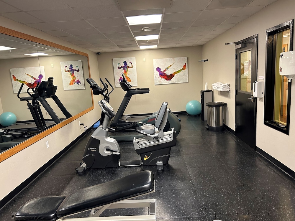 Holiday Inn & Suites Barstow by IHG - photo 32