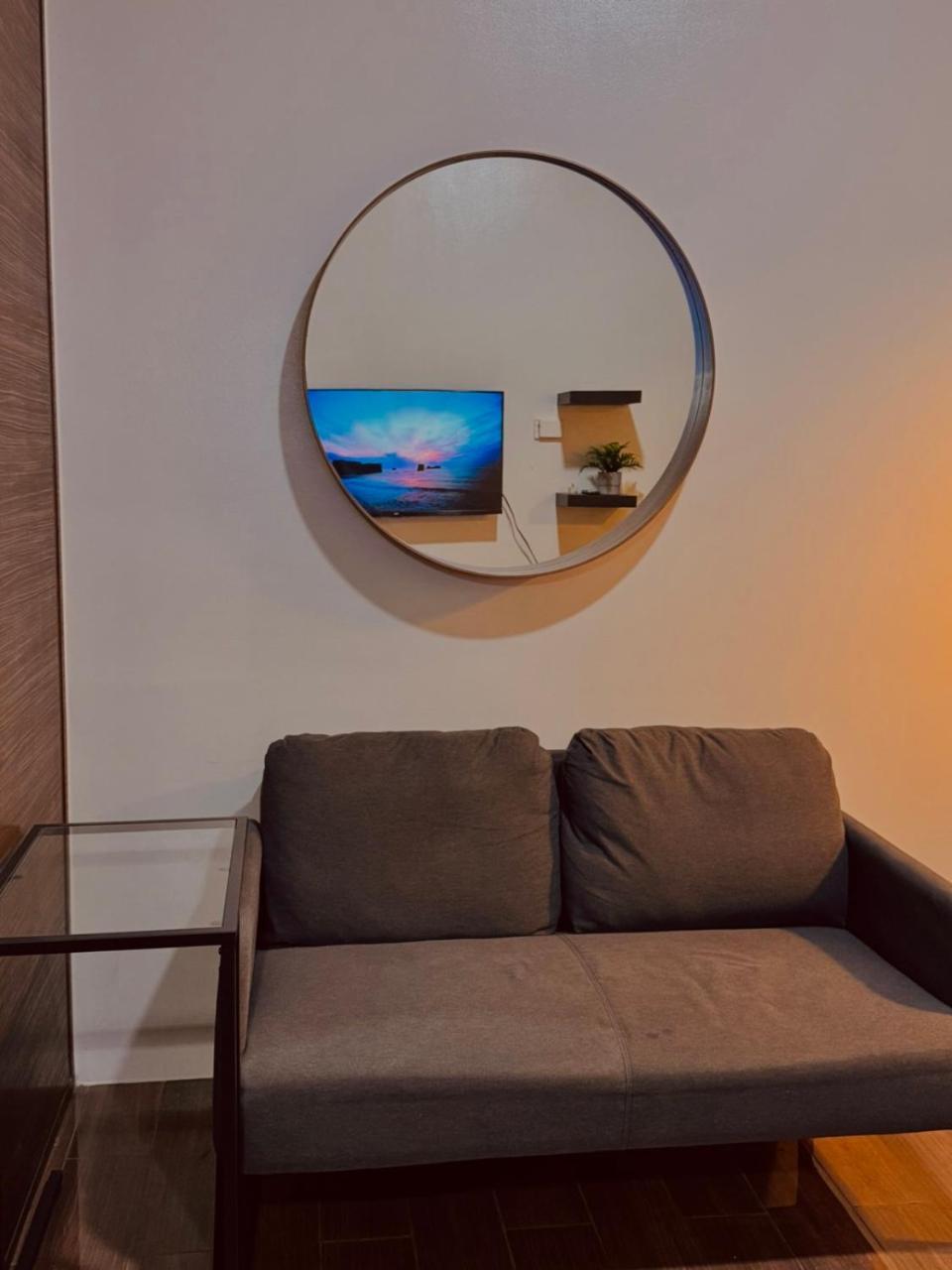 Air Residences 1Bedroom Unit with Balcony Wifi & Netflix — 4-Star Luxury Hotel in Manila, Philippines