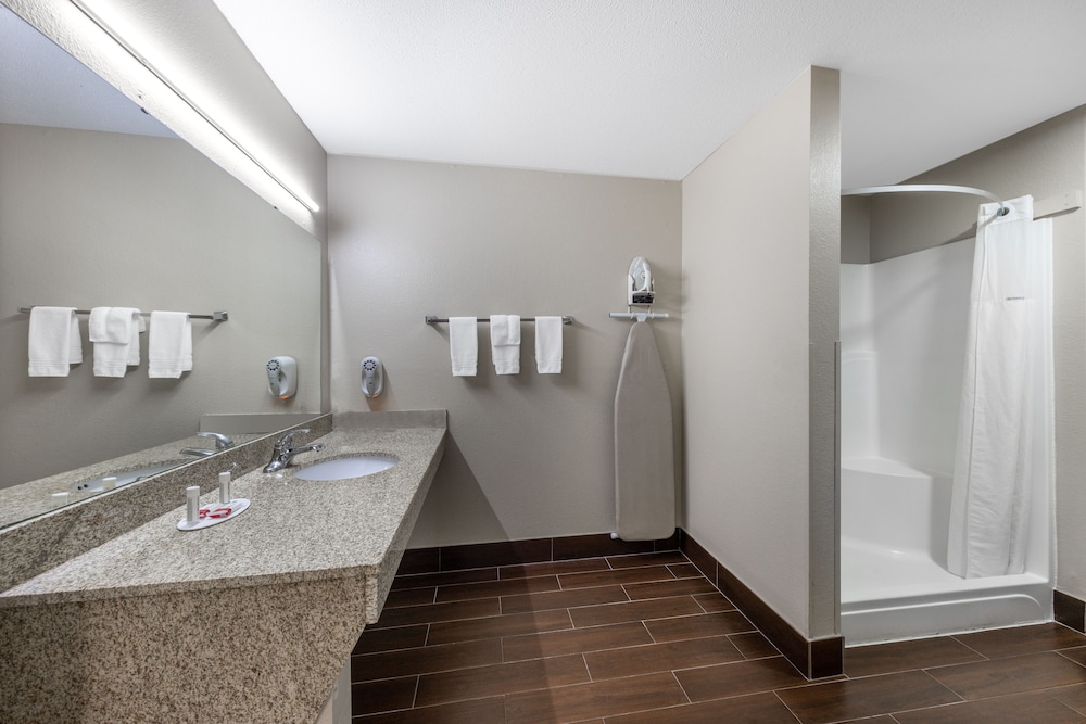 Days Inn by Wyndham St. Robert Waynesville Ft. Leonard Wood - photo 18