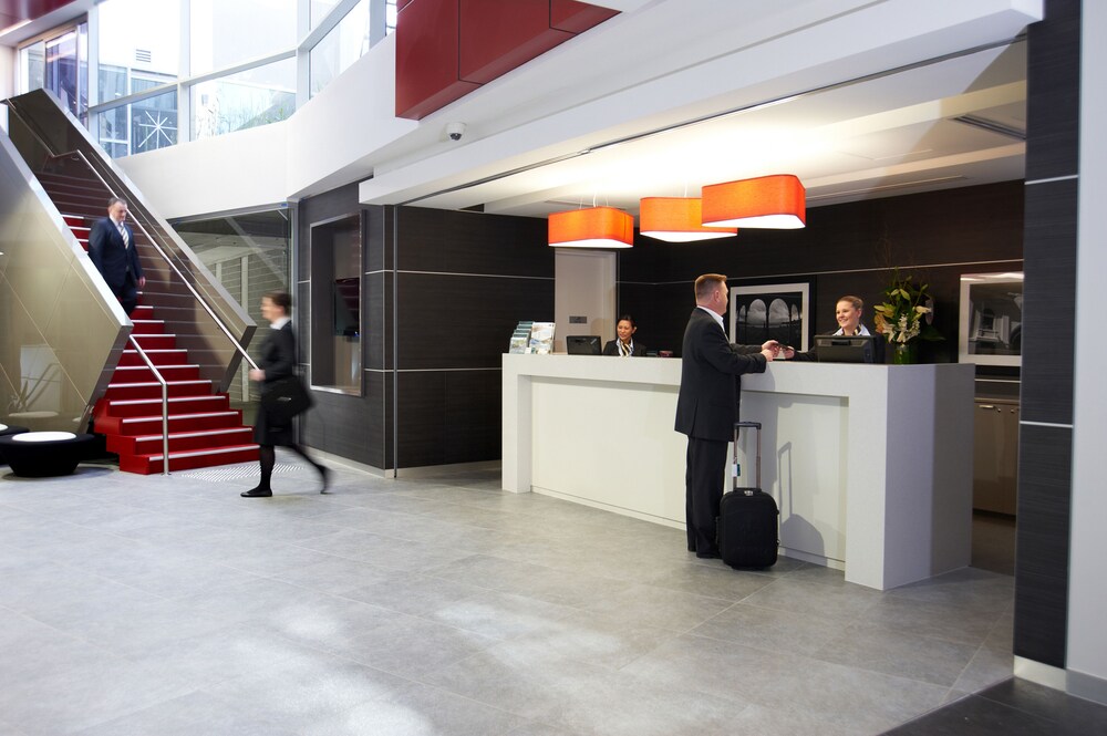 Holiday Inn Suites Sydney Bondi Junction By Ihg — Bondi Junction