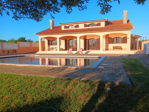 Casa com Arte country house with swimming pool — 4-Star Luxury Hotel in Cadaval, Portugal