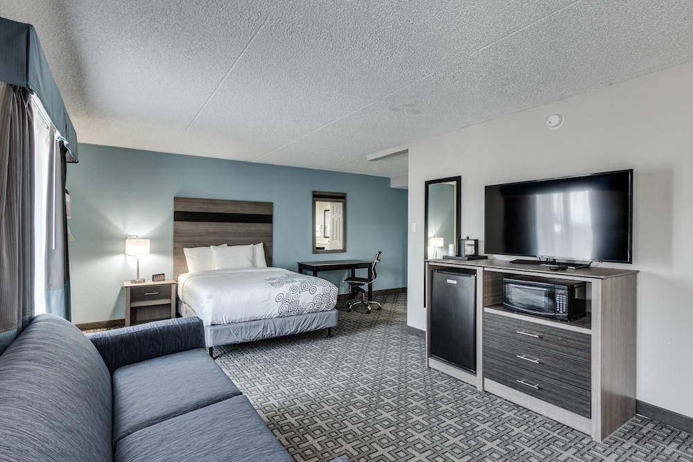 Days Inn & Suites by Wyndham Spokane - photo 18