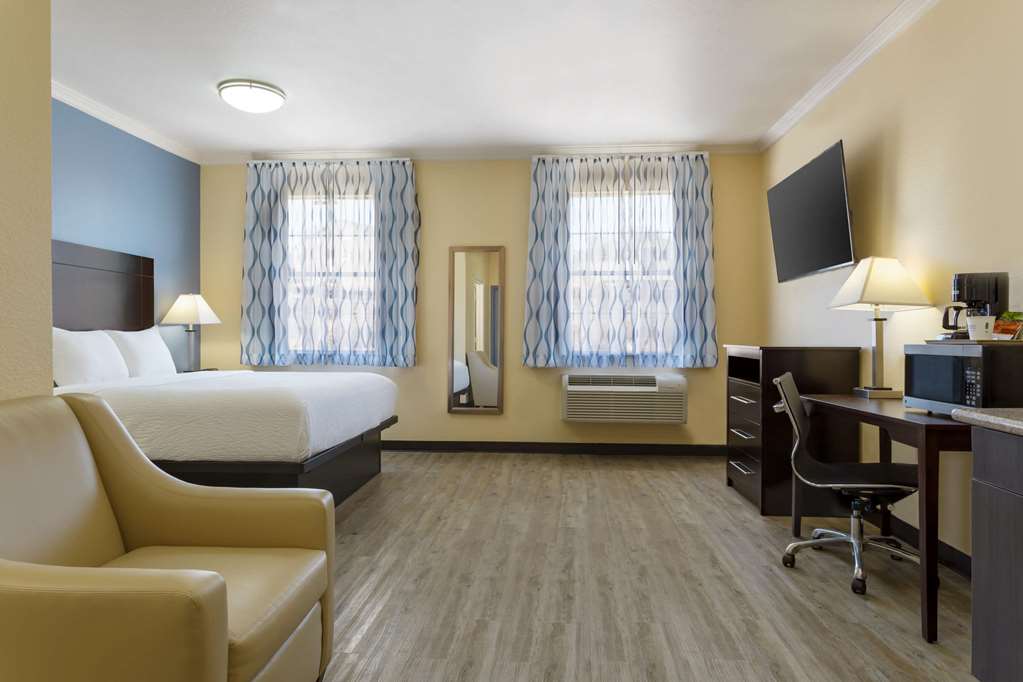 Days Inn & Suites by Wyndham Euless DFW Airport South - photo 29