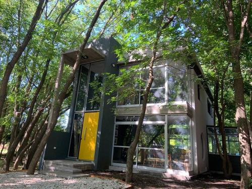 Loft moderno en medio del bosque in Unknown City, Argentina