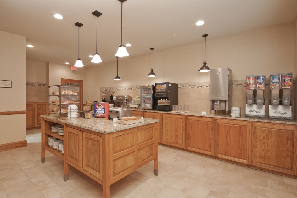 Country Inn & Suites by Radisson Davenport Quad Cities - photo 37