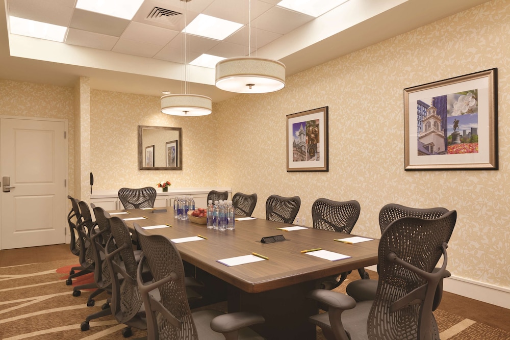Hilton Garden Inn Boston Logan Airport - photo 54