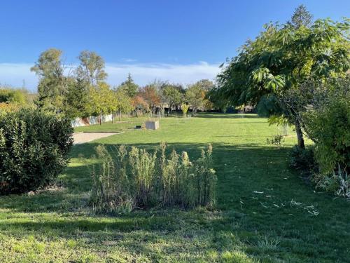 Gite Elegant Avec Grand Jardin Prive Idealement Situe Pres Des Chateaux Et Activites Tout Inclus Fr 1 491 358 — Onzain