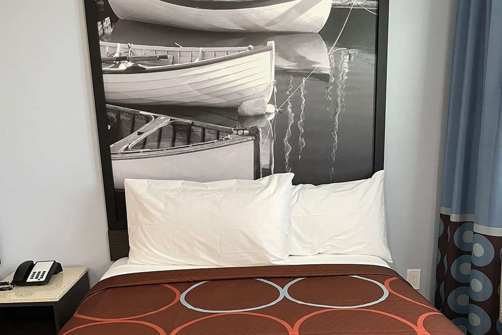 Super 8 by Wyndham Lindenhurst - photo 6
