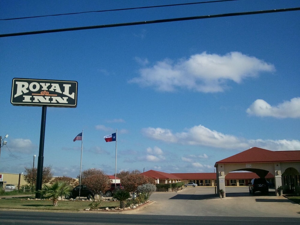Royal Inn Pearsall - featured photo