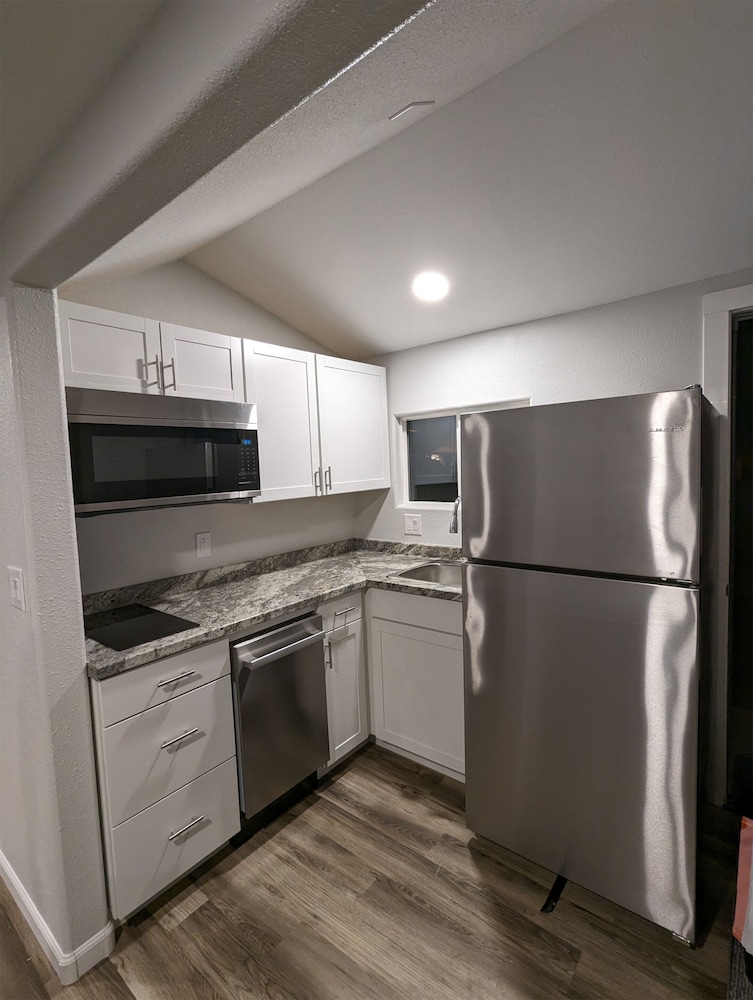 Silver Moon Motel & Suites - photo 18