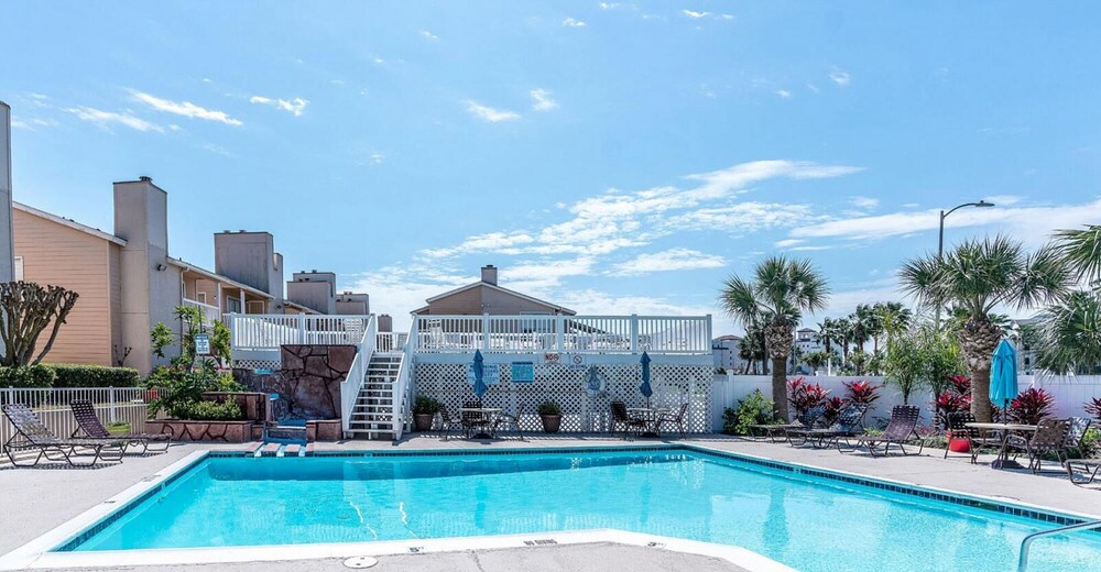 No Worries Beautiful 2 bed 2 bath at The Palms Great Location and Amenities Galore - photo 11