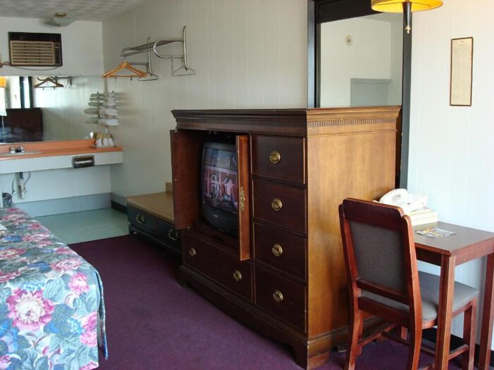 Gray Plaza Motel - photo 9