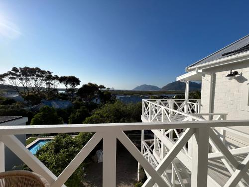 Ocean Lake Mountain View Studio