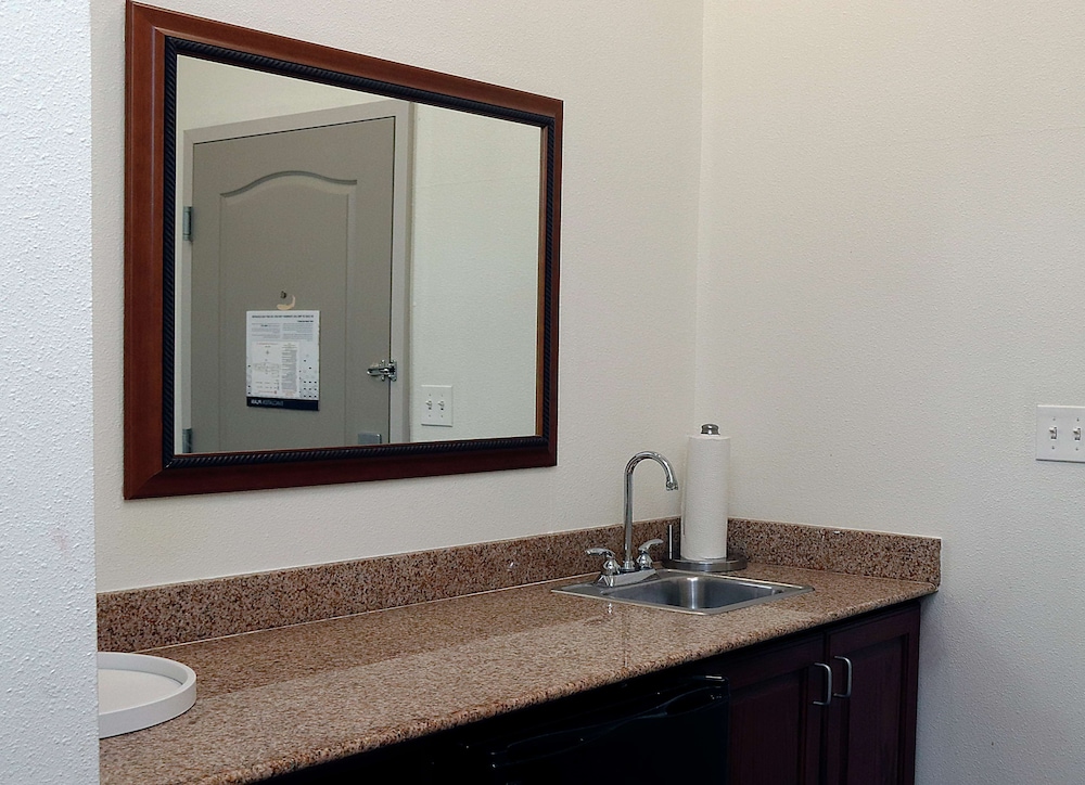 Hampton Inn & Suites Stephenville - photo 14