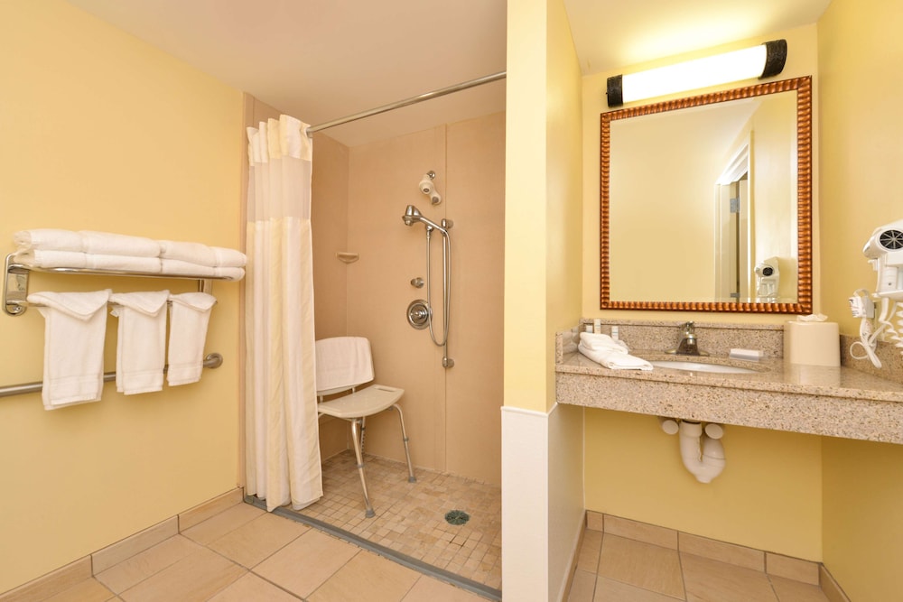Hilton Garden Inn Terre Haute - photo 54