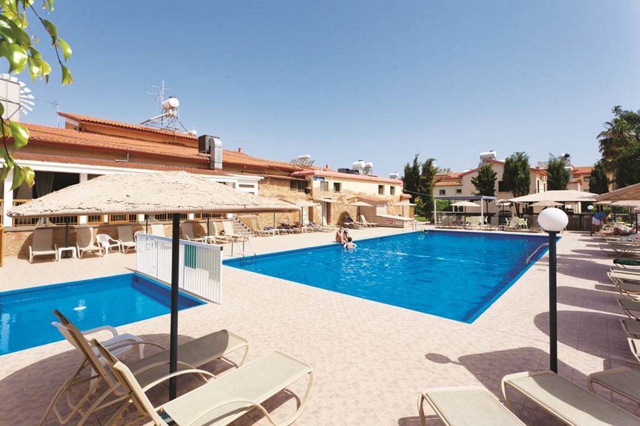 Windmills Hotel Apartments — Paralimni
