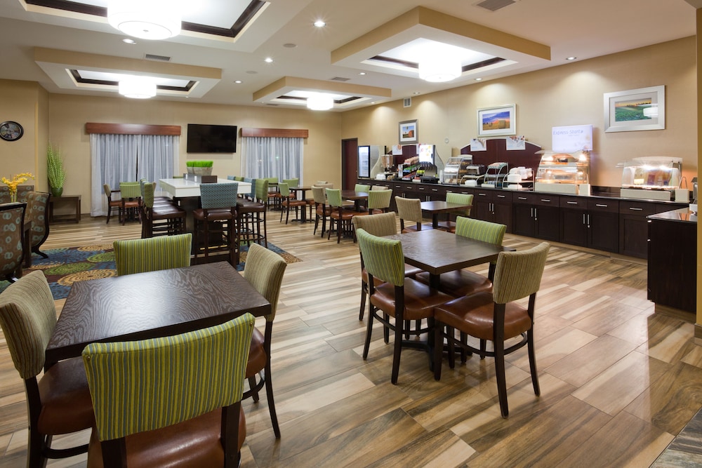 Holiday Inn Express Hotel & Suites Fort Dodge by IHG - photo 30