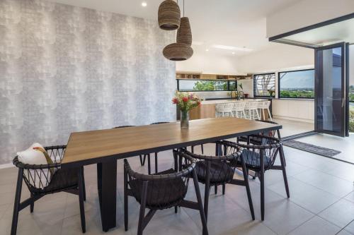 Moffat Beach Modern Oasis with Pool — Caloundra — photo 5