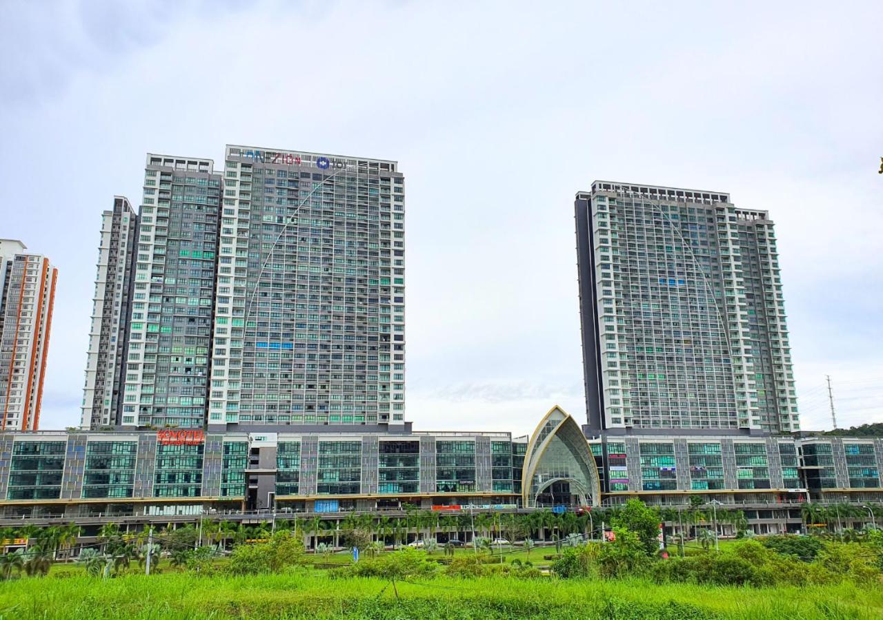 Alpine Conezion Golf View Netflix at IOI City Mall — 4-Star Luxury Hotel in Putrajaya, Malaysia