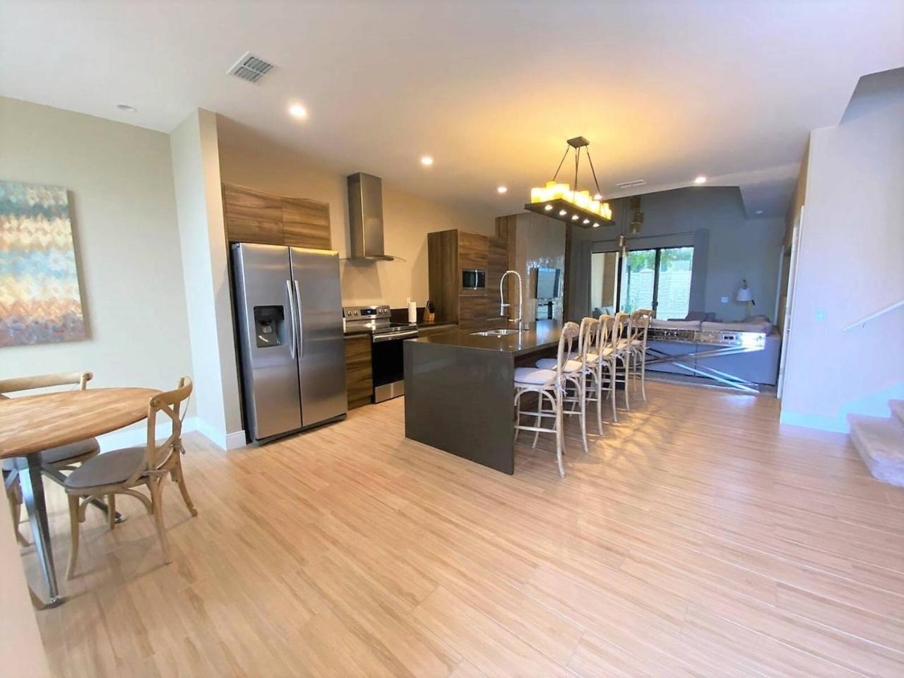 7589 Magic Village 8 guests 4 suites BBQ near 192 Disney in Orlando, United States