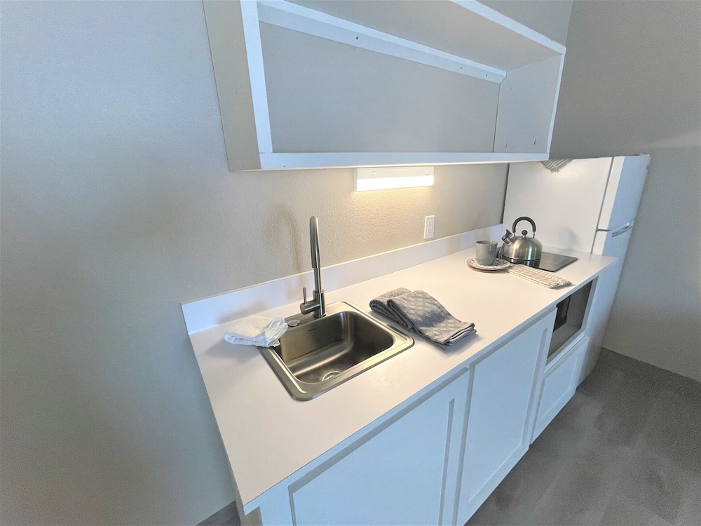 FairBridge Extended Stay a Kitchenette Hotel - photo 10