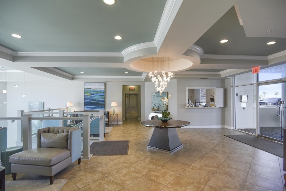Silver Beach Towers 1905E is a Gulf Front 3 BR Penthouse Free Beach Service by RedAwning - photo 2