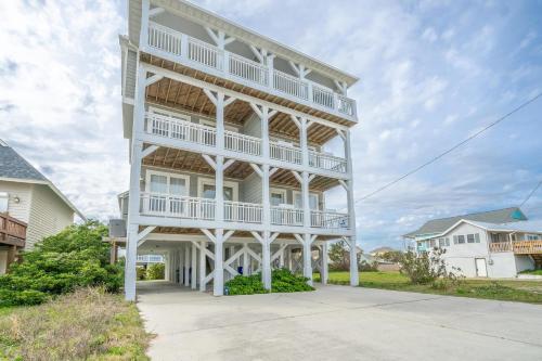 Dock Holiday by Carolina Beach Realty — 4-Star Luxury Hotel in Carolina Beach, United States