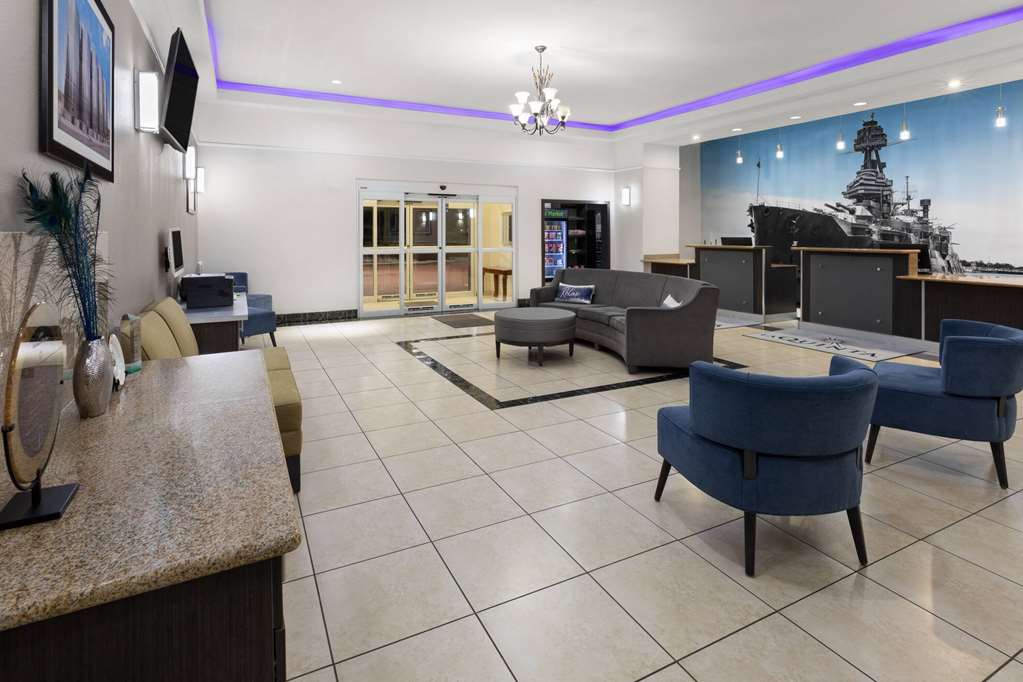 La Quinta Inn & Suites by Wyndham Deer Park - photo 6