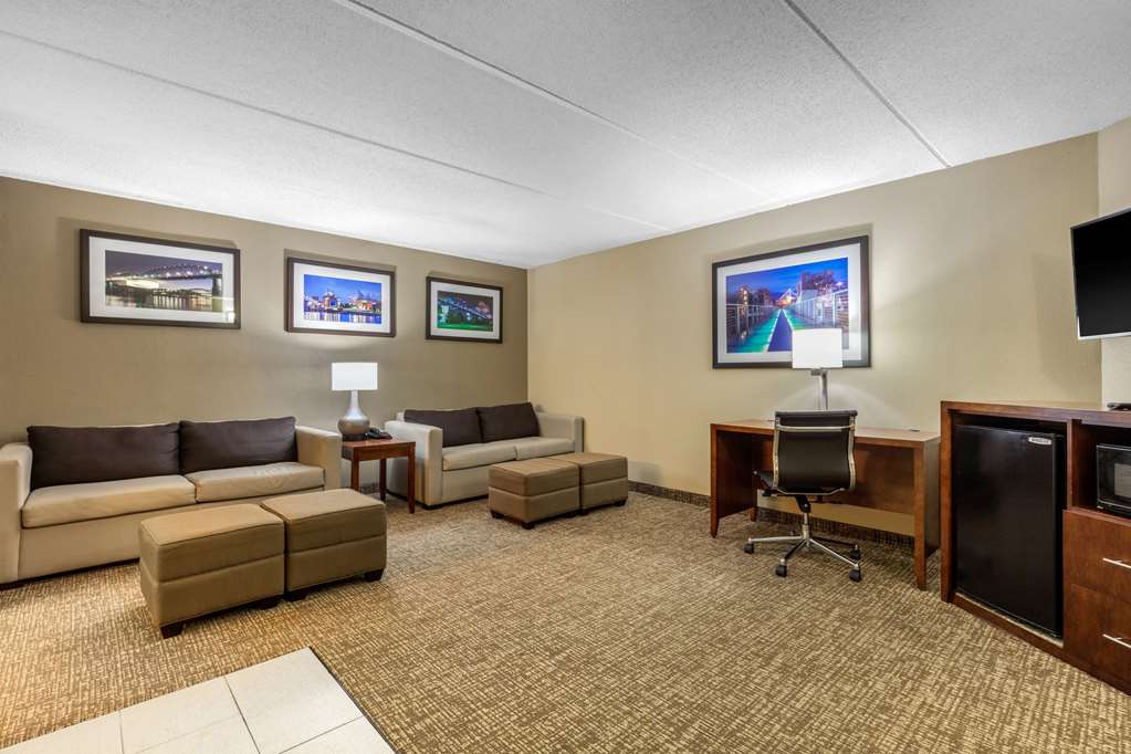 Comfort Inn & Suites Hamilton Place - photo 22