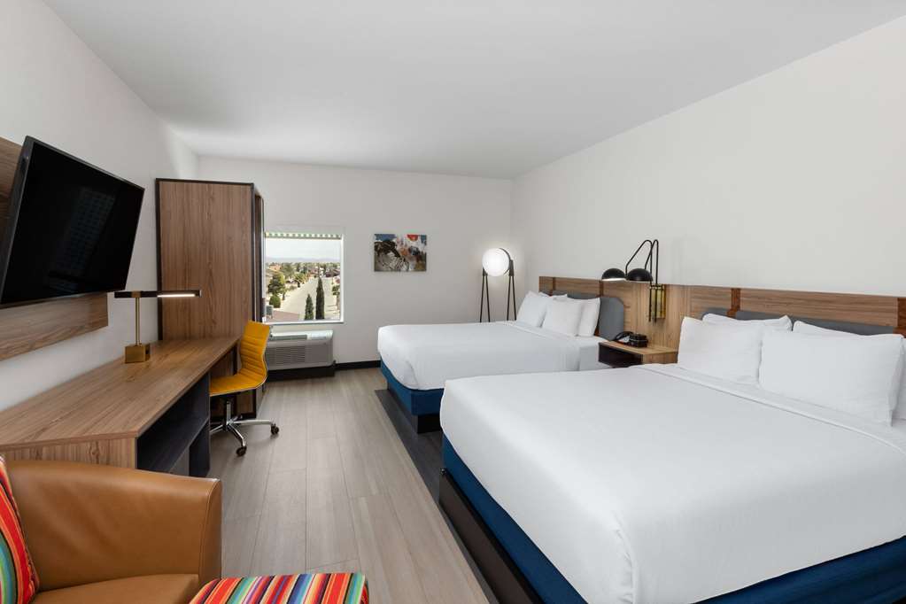 La Quinta Inn & Suites by Wyndham El Paso East Loop 375 - photo 35