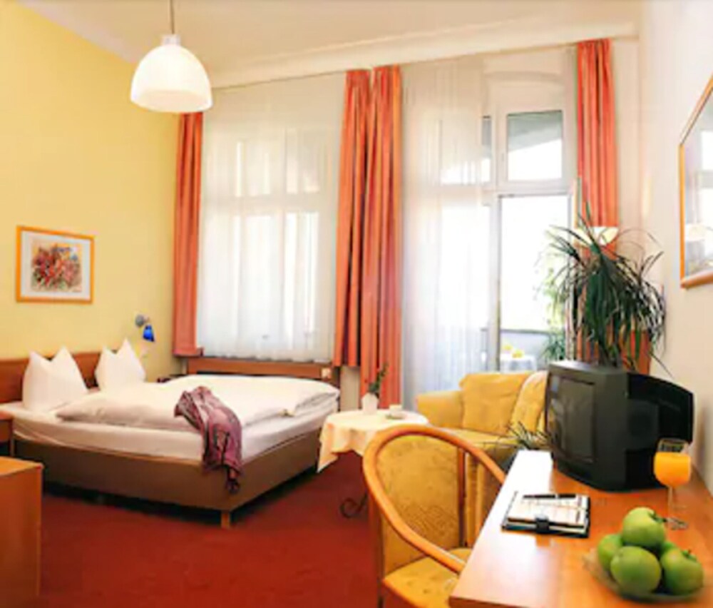 Hotel Pension Delta — Berlin — photo 2