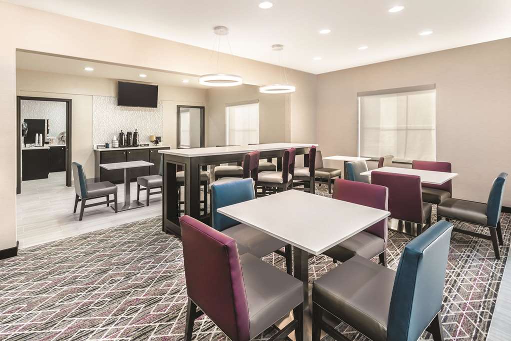 La Quinta Inn & Suites by Wyndham Rome - photo 24