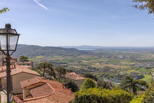 Tina s House — 4-Star Luxury Hotel in Cortona, Italy