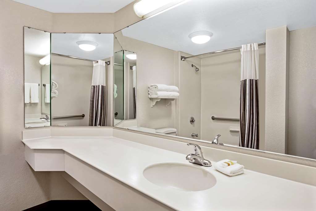 La Quinta Inn & Suites by Wyndham Tucson Airport - photo 21