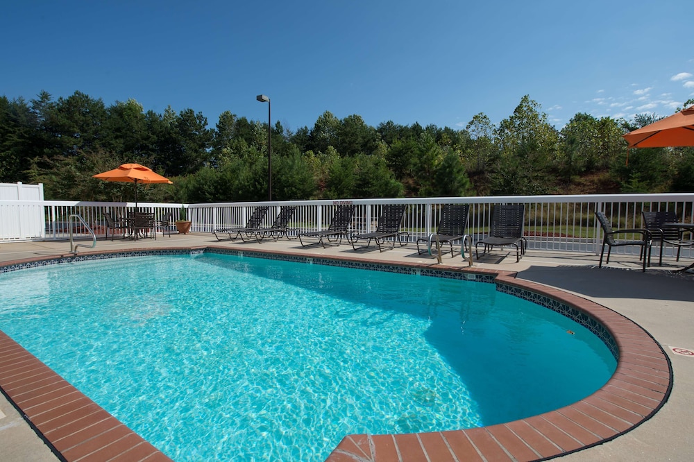 Hampton Inn Cornelia - photo 19