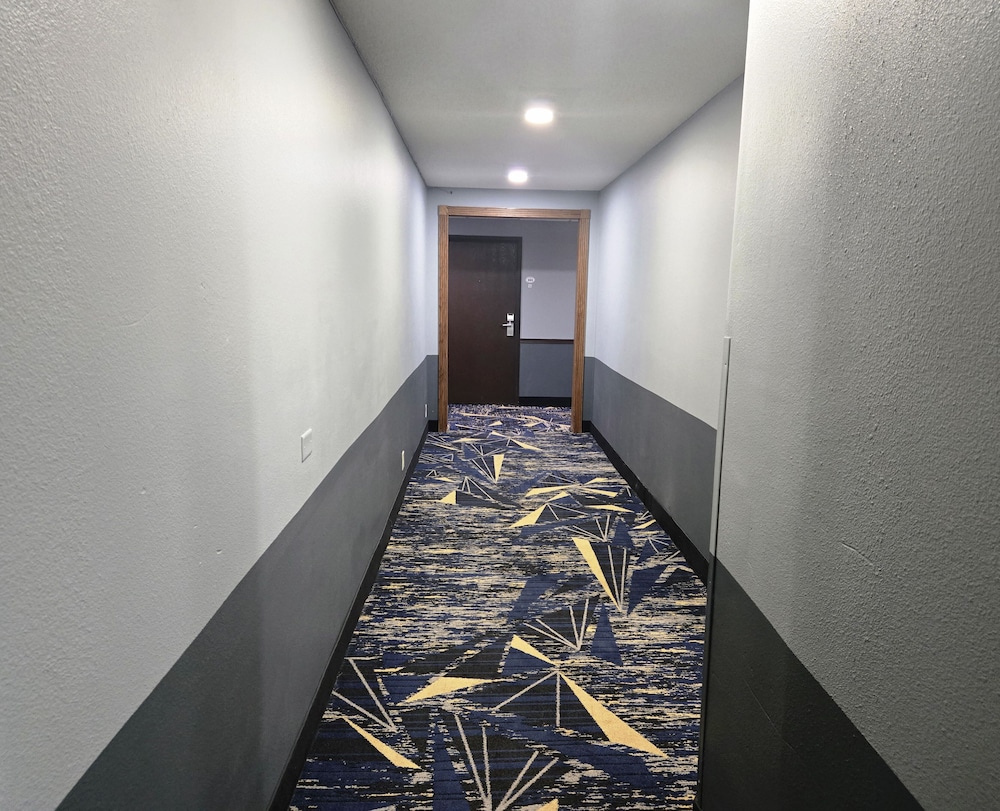 Town House Extended Stay Hotel Downtown - photo 32