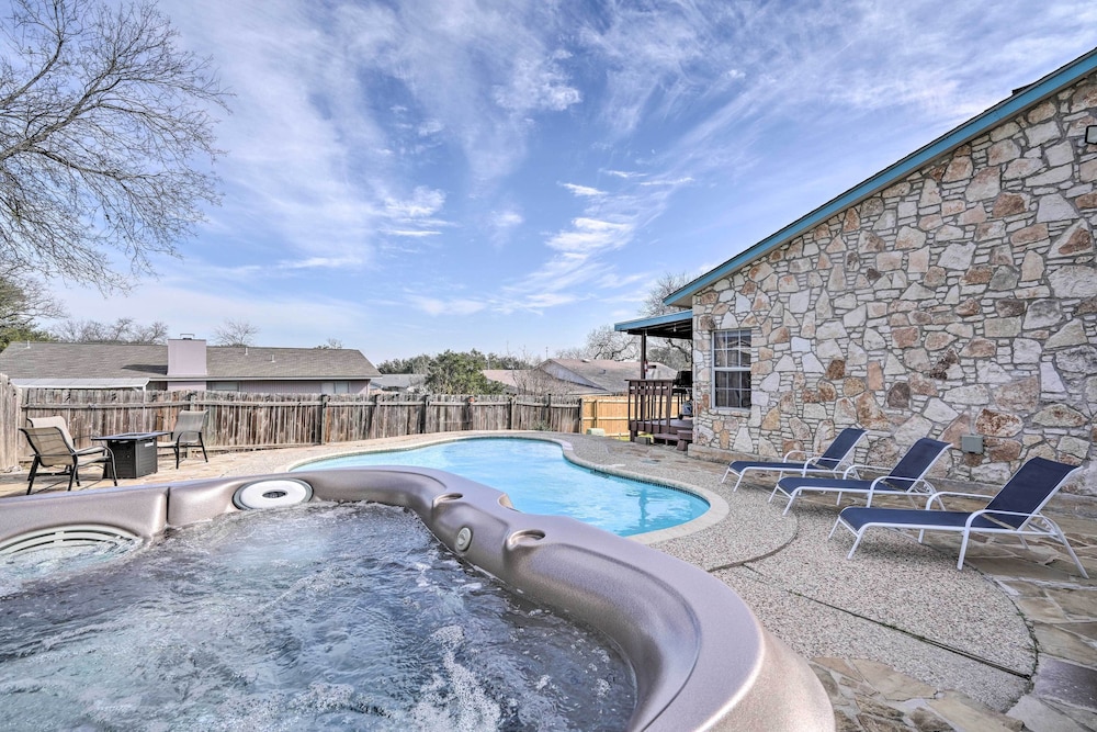 San Antonio Retreat with Fenced Pool Near SeaWorld in San Antonio, United States