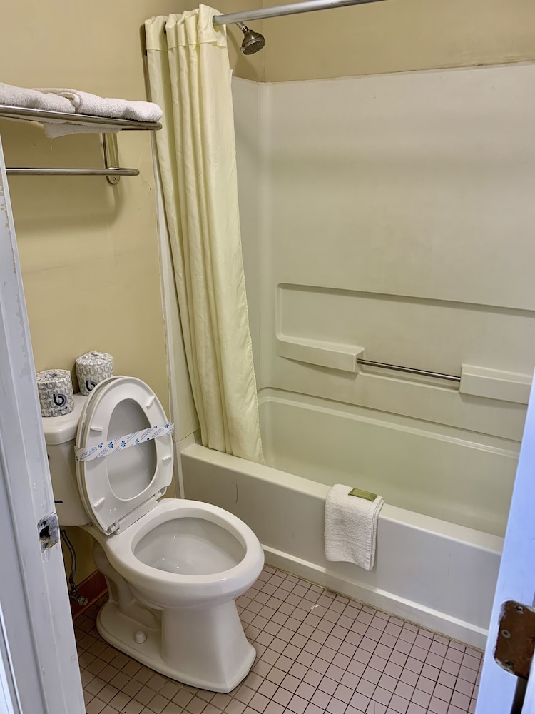 Executive Inn Chester - photo 19