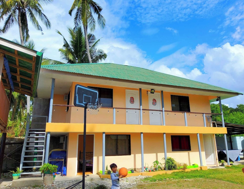 Jovillena Beach Resort Lobo Batangas — Lobo