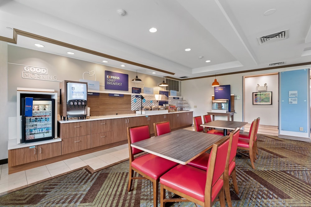 Holiday Inn Express Hotel & Suites Bethlehem by IHG - photo 41