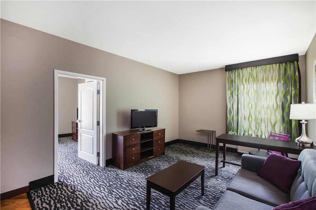 La Quinta Inn & Suites by Wyndham Baton Rouge Denham Springs - photo 22