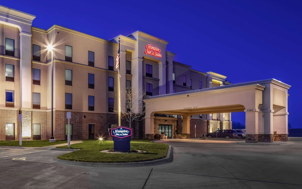 Hampton Inn & Suites Lincoln Northeast I 80 - photo 35