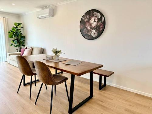Henderson 4 Bedrooms Home — 4-Star Luxury Hotel in Auckland, New Zealand