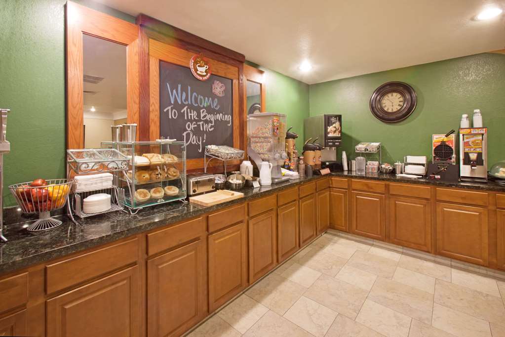 AmericInn by Wyndham Johnston Des Moines - photo 21