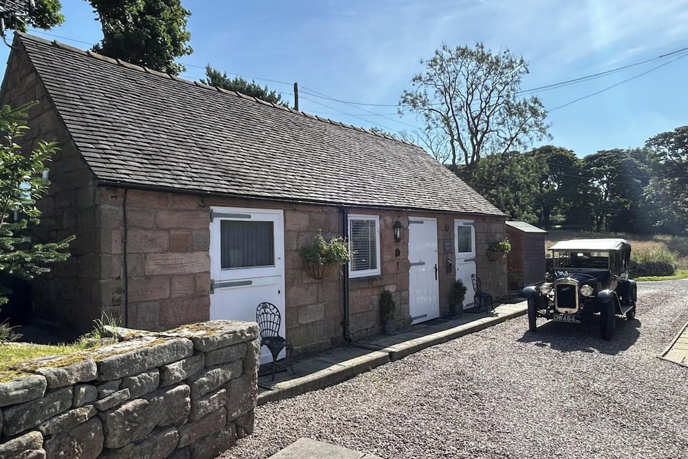 Barn sleeps 2 pets Ok parking near Alton Towers in Stoke-On-Trent, United Kingdom